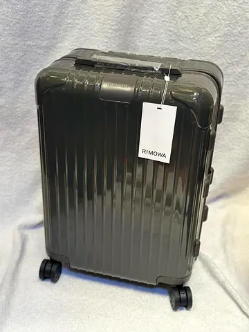 RIMOWA essential cabin suitcase