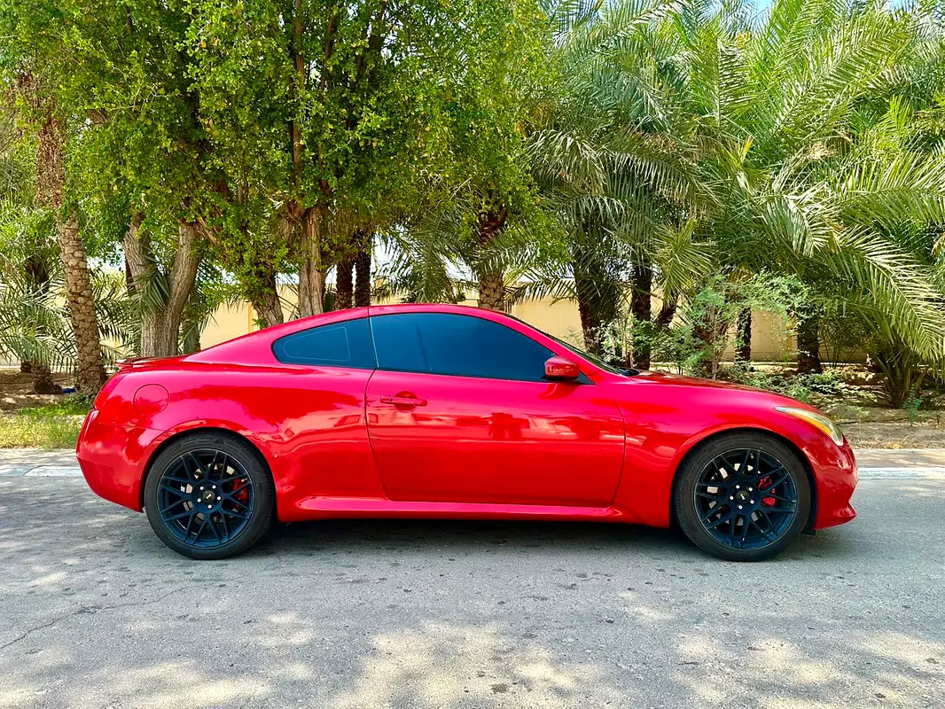 Infiniti G37 2012 — photo 1 of 6