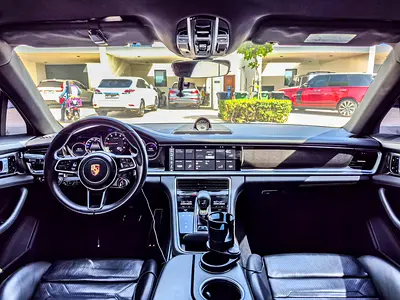 صورة 9 لـ 2017 Porsche PANAMERA