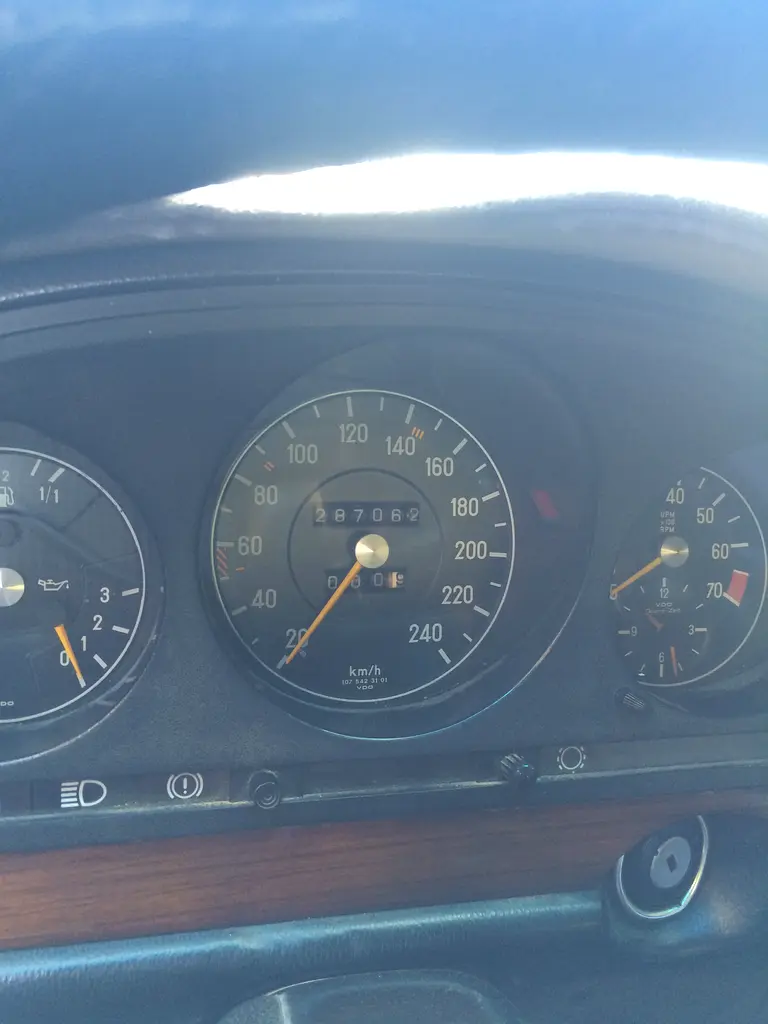 Mercedes-Benz 240/260/280 1979 — photo 1 of 9