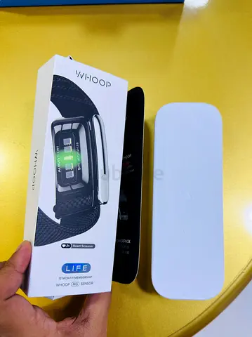 Whoop 5.0 Life Band Brand New TDRA With Active 1 Year Subscription