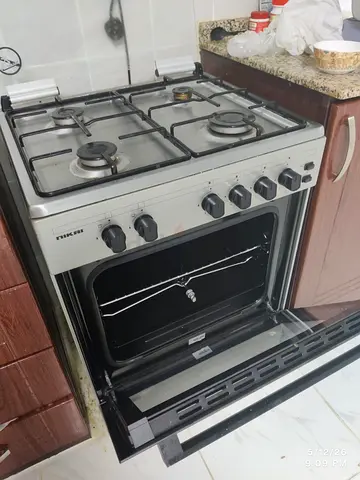 Used freestanding gas cooker with oven - 4 burners