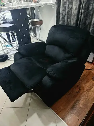 Plush Black Recliner Armchair - Comfortable Single Seater