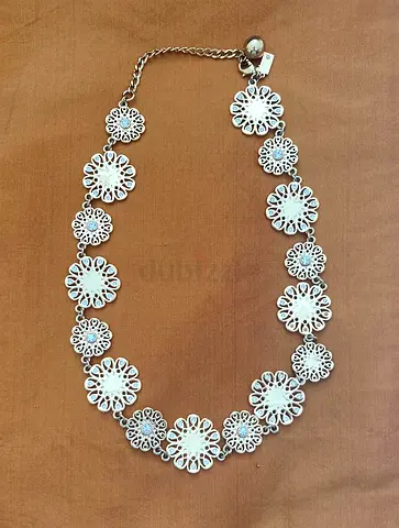 Gold floral statement necklace - vintage style