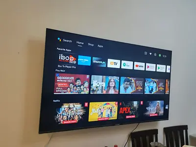 55 LED Smart TV in Good Working Condition (Wall-mounted)