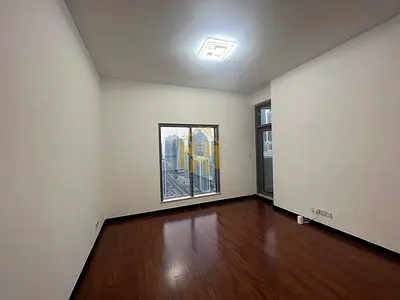 Spacious 1 BR I Unfurnished I Prime Location