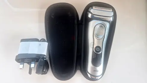 Braun Electric Shaver series 9 with Travel Case and Charger - Good Condition