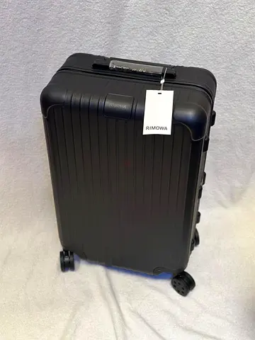 RIMOWA essential cabin suitcase
