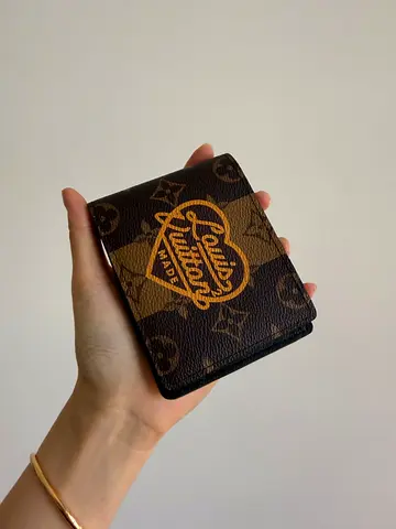 brand new lv wallet
dustbag only
3000aed