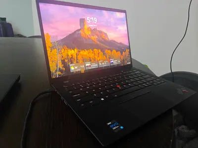 Lenovo X1 Carbon i7 11th gen IRIS