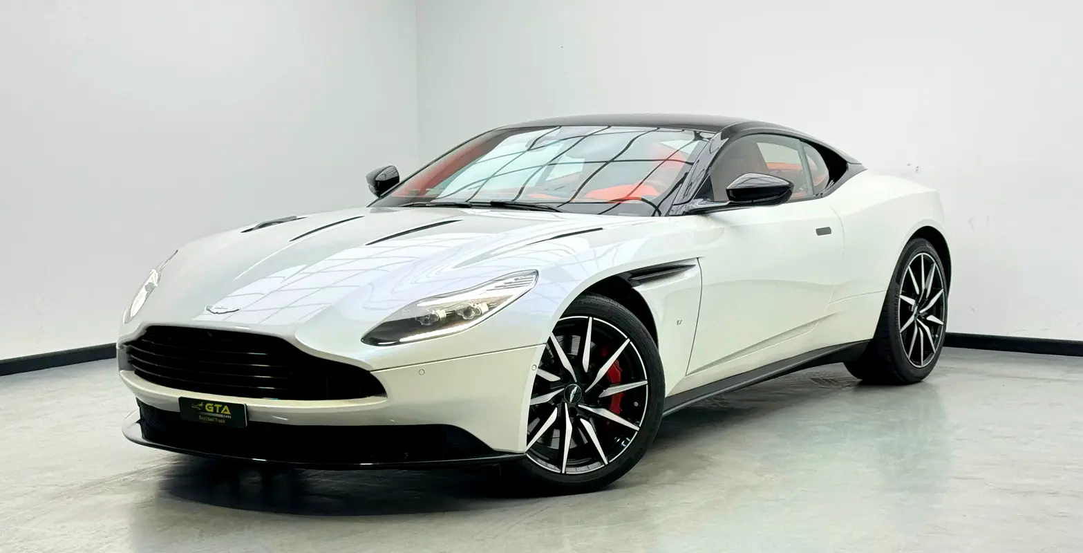 Aston Martin DB11 2017 — photo 1 of 14