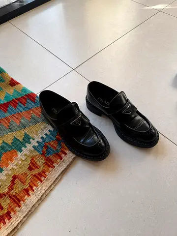 Prada Loafers shining leather size37