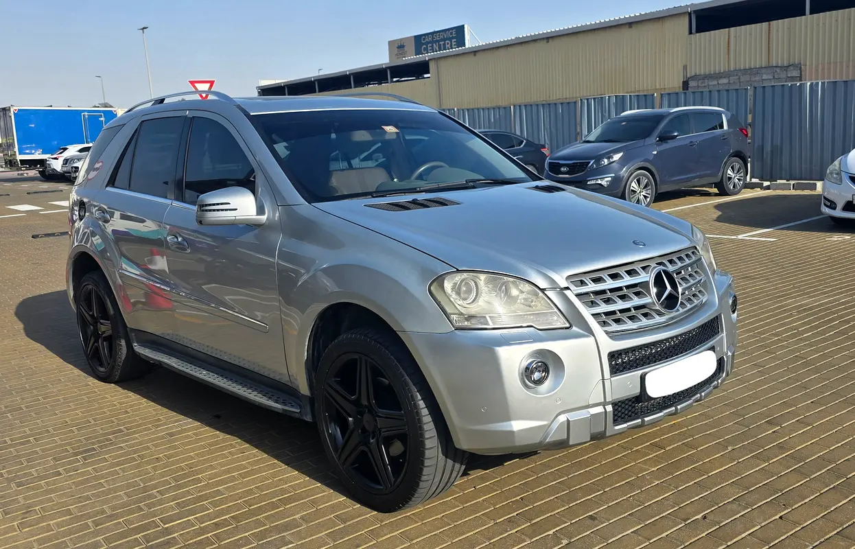 Mercedes-Benz M-Class 2011 — photo 1 of 14