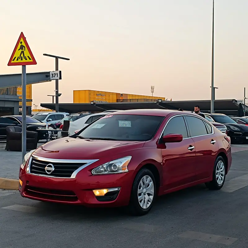 Nissan Altima 2013 — photo 1 of 13