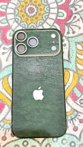 iPhone 17 pro MAX 256 GB silver with green leather back cover - good condition