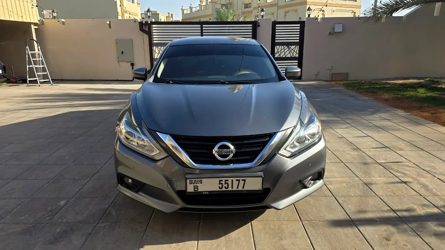 Nissan Altima 2018 — photo 1 of 12