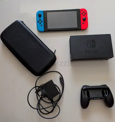 Nintendo Switch Console with Dock, Joy‑Con, Charger and Carry Case - Good Condition