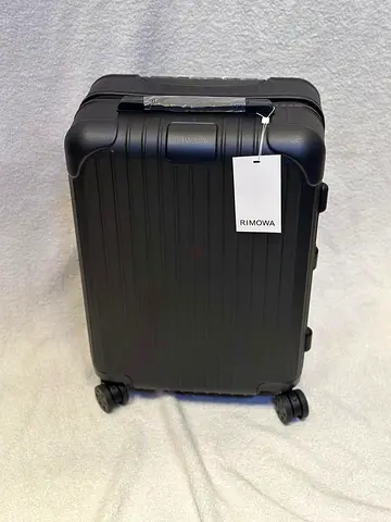 RIMOWA essential cabin suitcase