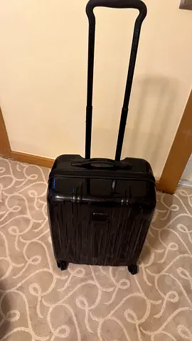 Tumi V3 International Spinner Carry on Suitcase