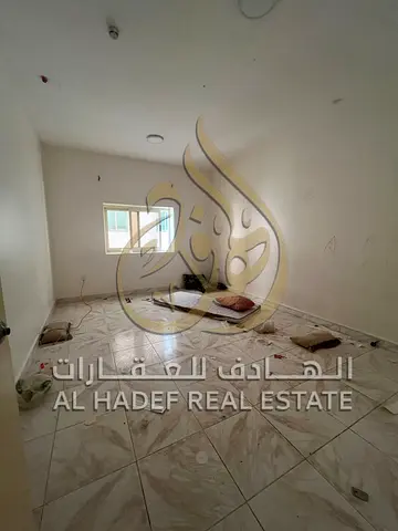 ✨ سكن راقٍ في قلب المجاز 1.. الرفاهية والراحة بانتظارك ✨ استمتع بالحياة في موقع استراتيجي نابض بالحياة بالشارقة، حيث نقدم لك شقة (غرفتين وصالة) تجمع