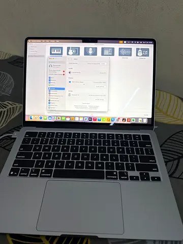 Apple MacBook Pro M4 13-inch (Silver) - Good Condition 16GB 256GB