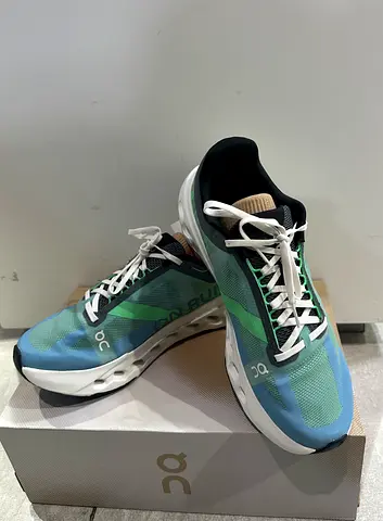 On Running Cloudswift mens running shoes - size 42.5