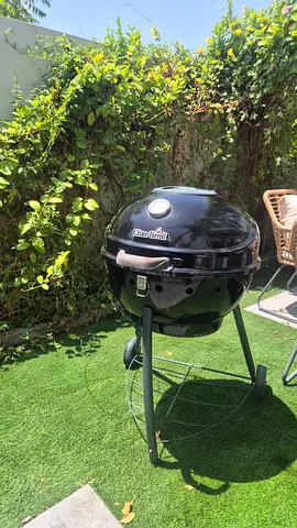 Weber-style Kettle Charcoal BBQ Grill on Stand Char-Broil brand