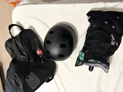 Skate shoes size 41 +Skate Helmet +Pads and Skate Bag - Good Condition