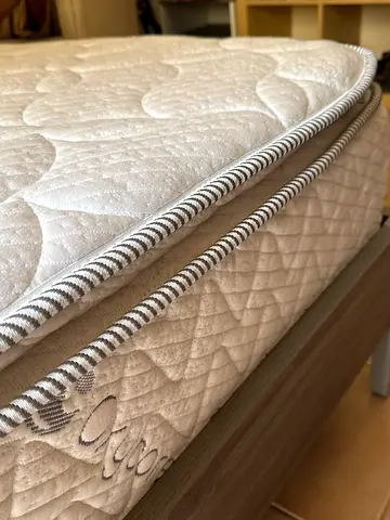 King size mattress in excellent condition —memory foam and spring mattress