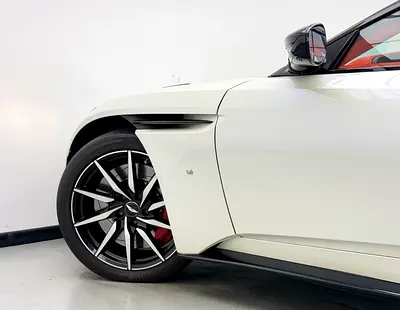 2017 Aston Martin DB11 photo 3