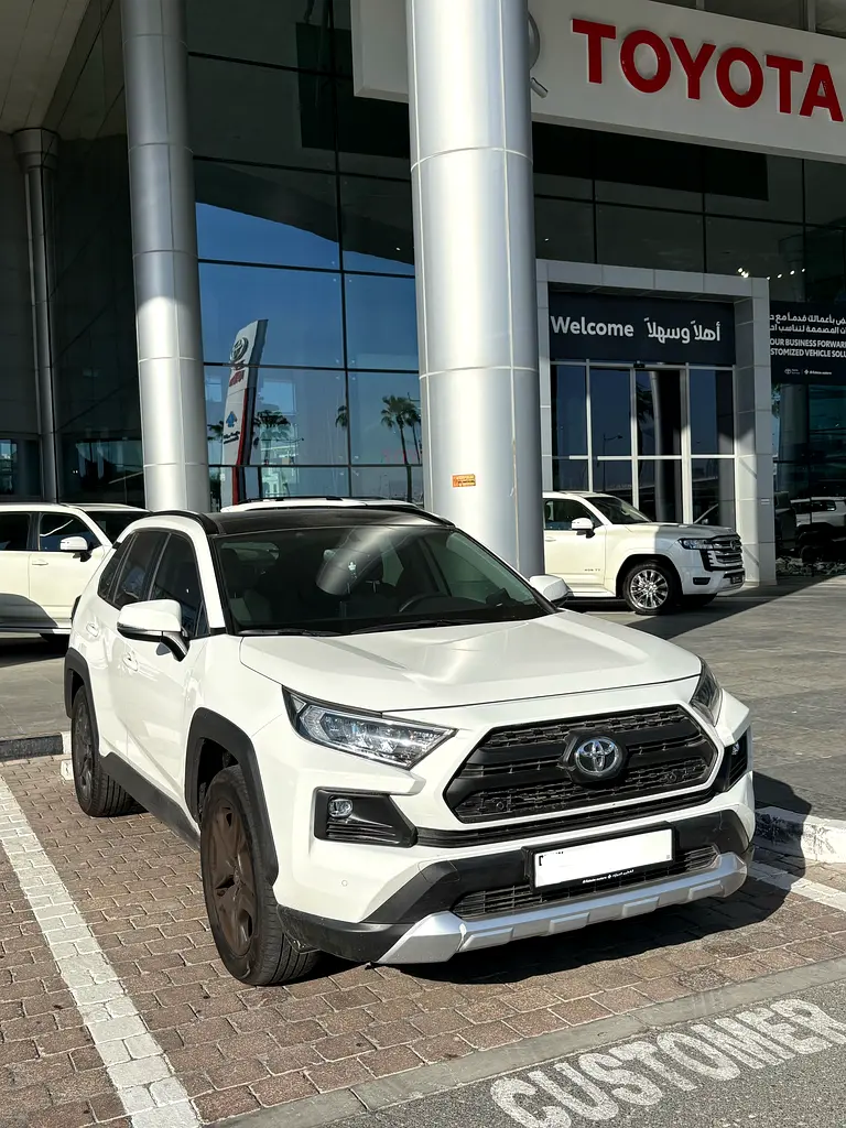 Toyota Rav 4 2025 — photo 1 of 4