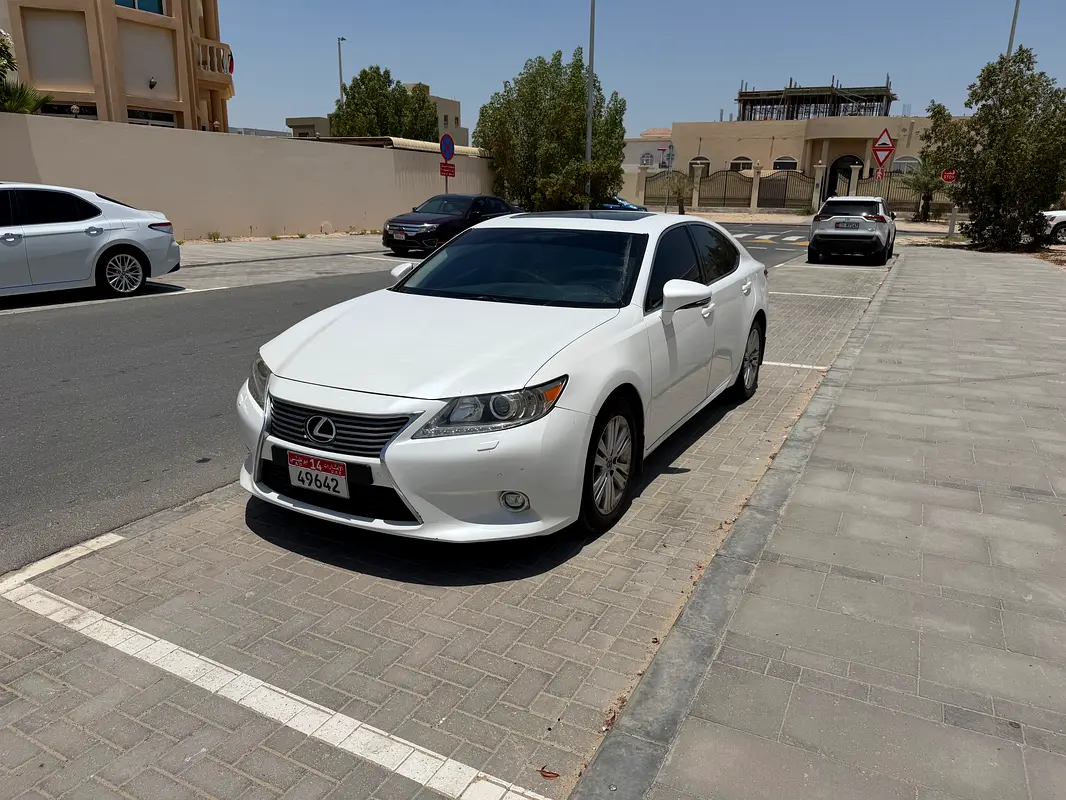 Lexus ES-Series 2015 — photo 1 of 9
