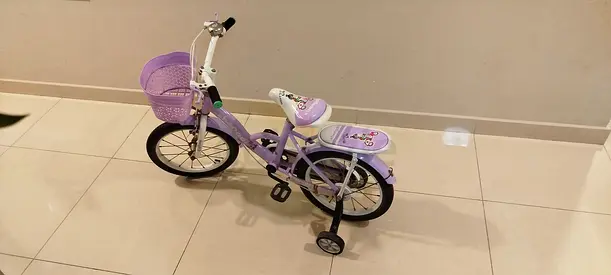 Little girls purple bicycle with training wheels and basket - good condition