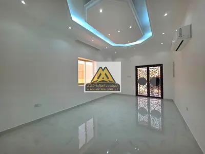 فرصة مميزة للإيجار السنوي في منطقة الروضة 1 بعجمان، فيلا واسعة بمساحة 5,000 قدم مربع، تقع في موقع سكني مميز وقريب من جميع الخدمات
