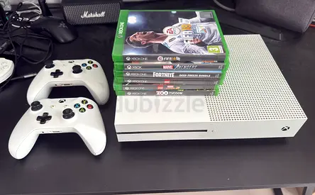 Xbox One S Console + 2 Controllers + 6 Games