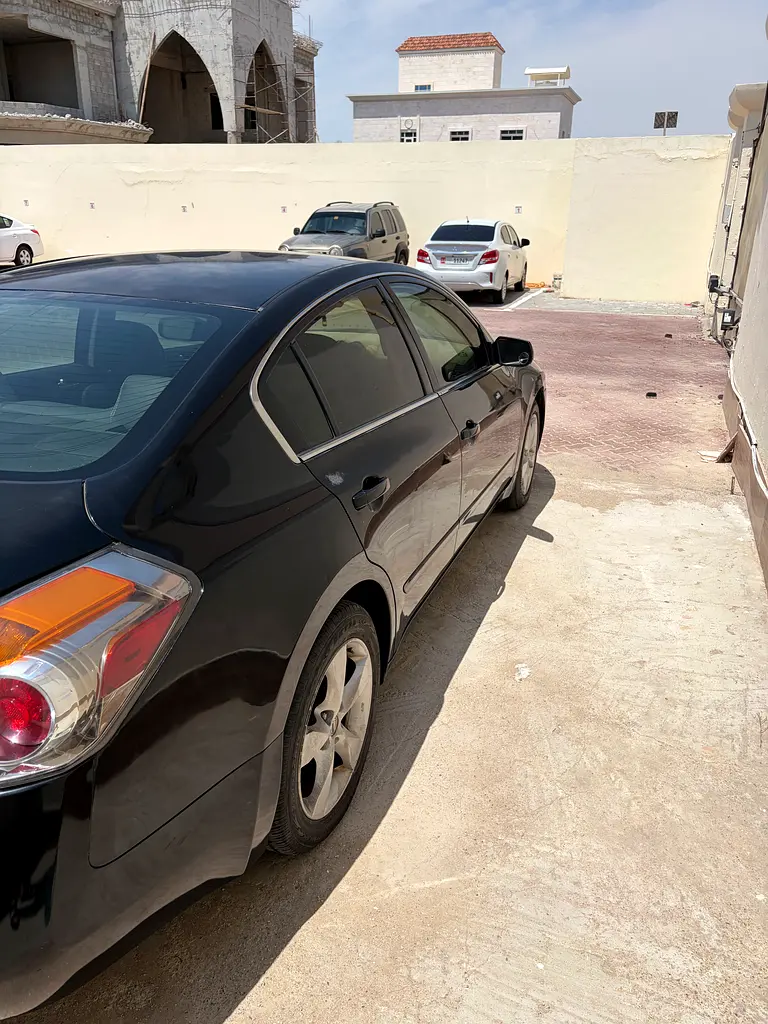 Nissan Altima 2012 — photo 1 of 9