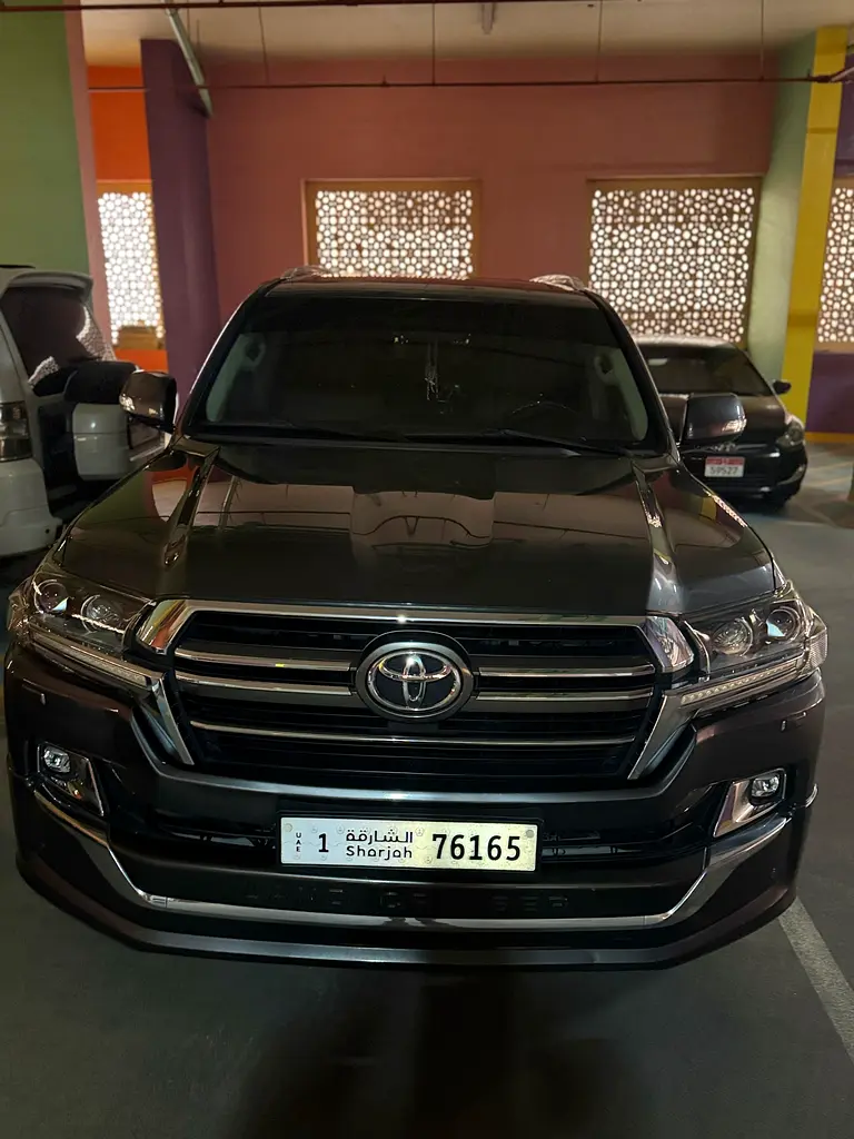 Toyota Land Cruiser 2020 — photo 1 of 9