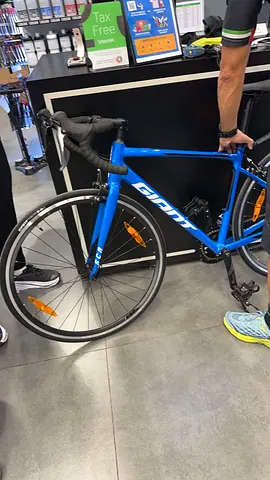 ⸻



🚴‍♂️ للبيع Giant SCR 2 Road Bike – Shimano Claris | لون أزرق