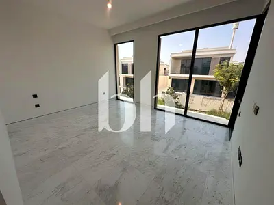 Large Plot | Stunning Upgrades | Desirable