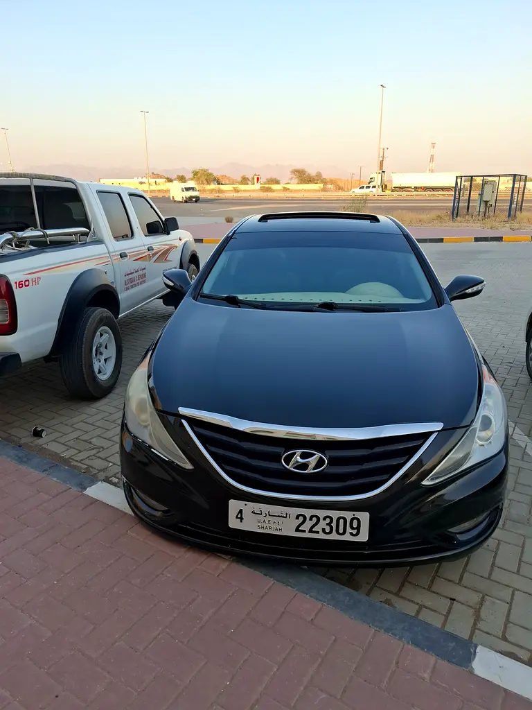 Hyundai Sonata 2011 — photo 1 of 16