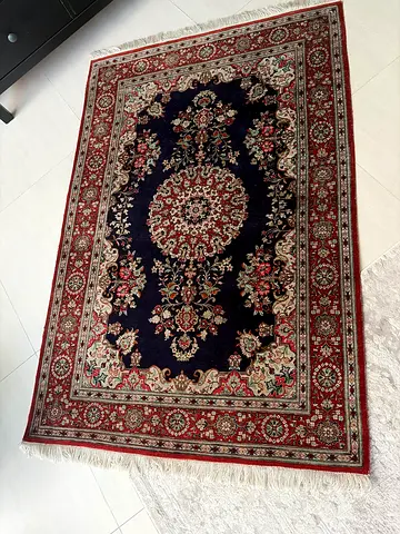 Persian silk hand made rug 150x100 cm - very good condition