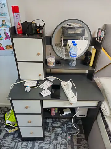 Compact bedroom dresser with mirror and 6 drawers - good condition