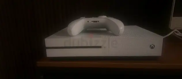 White Xbox One S console with controller - good condition