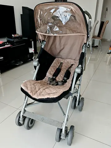Easy-push Maclaren high-quality stroller in good condition