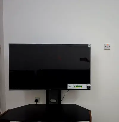 Philips with stand And with 1.5 year Warranty