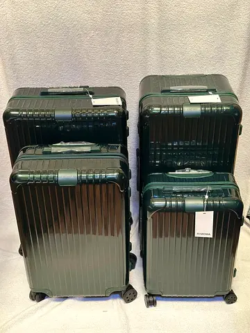 RIMOWA essential gloss green suitcase