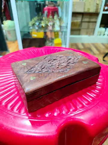 Hand-carved Wooden Trinket/Jewelry Box with Inlay from 2005 - 15*10cm
