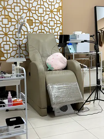 Pedicure chair with massage