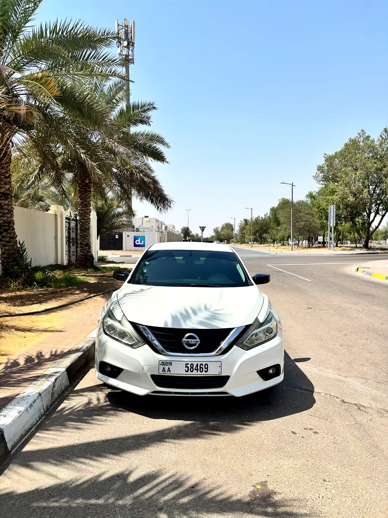 Nissan Altima 2017 — photo 1 of 7
