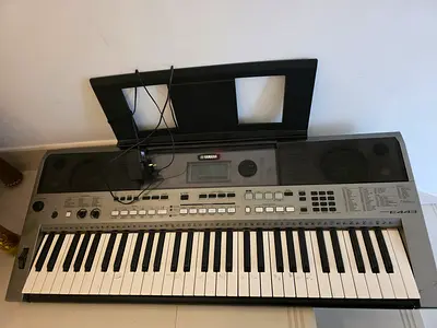Yamaha Portable Keyboard 39 Keys with stand